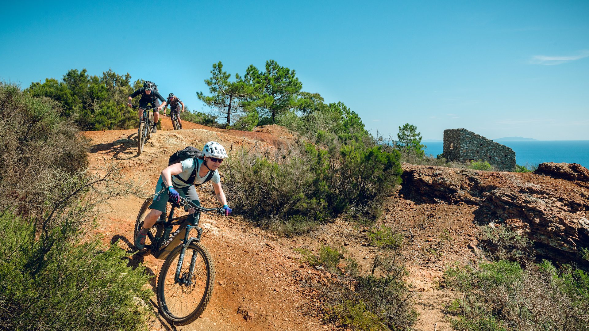 e-mountain biking Europe, mountain bikers in Tuscany